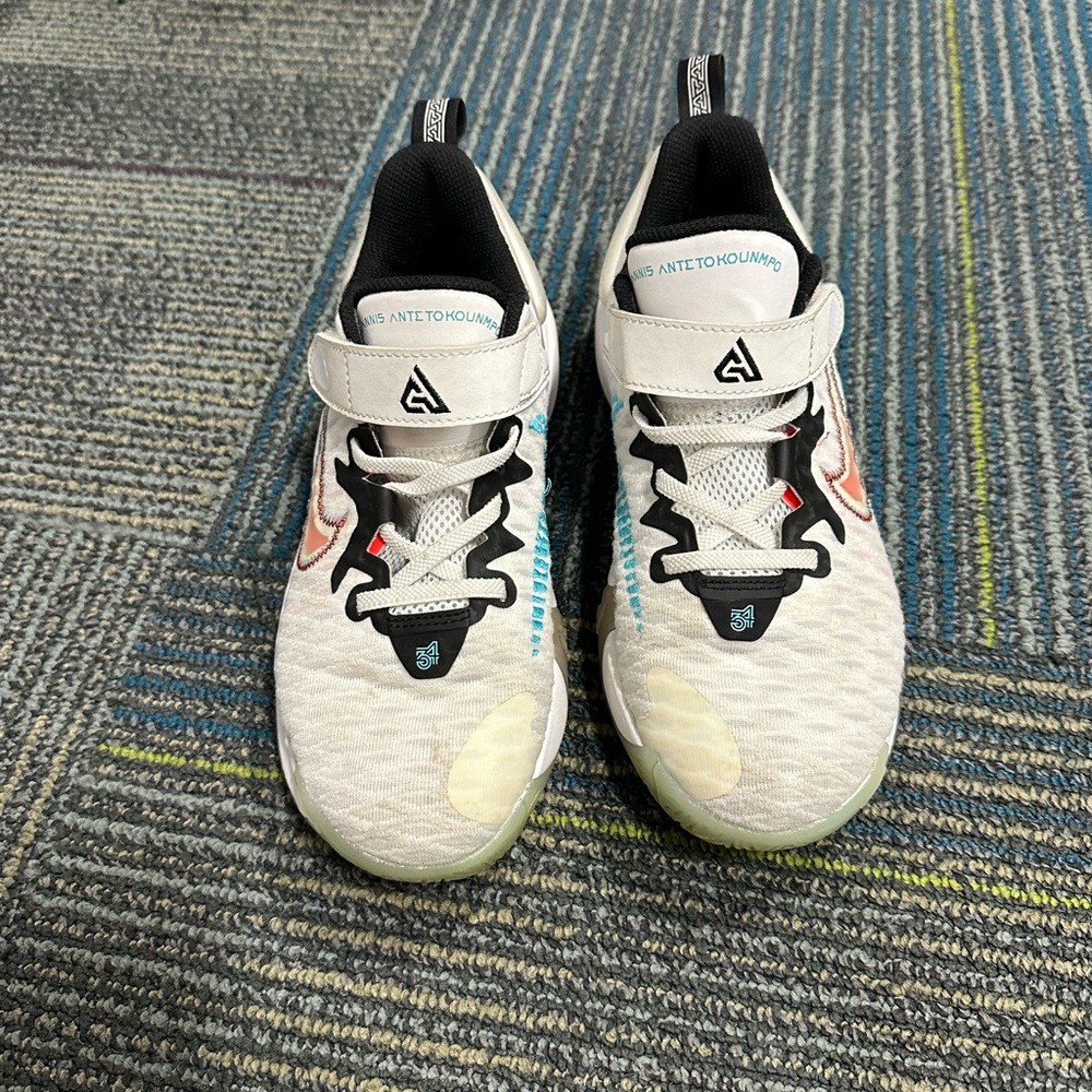 Girls sneakers, Nike Giannis Antetokounmpo 3Y